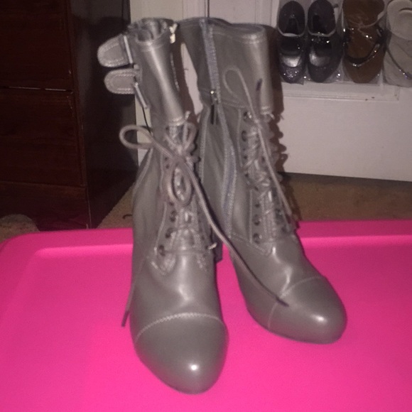 Grey booties. - Picture 2 of 2